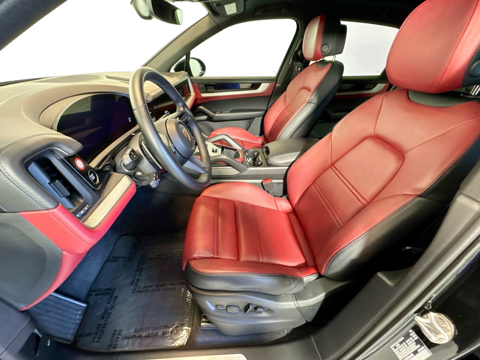 Used 2024 Porsche Cayenne AWD/4WD image 5