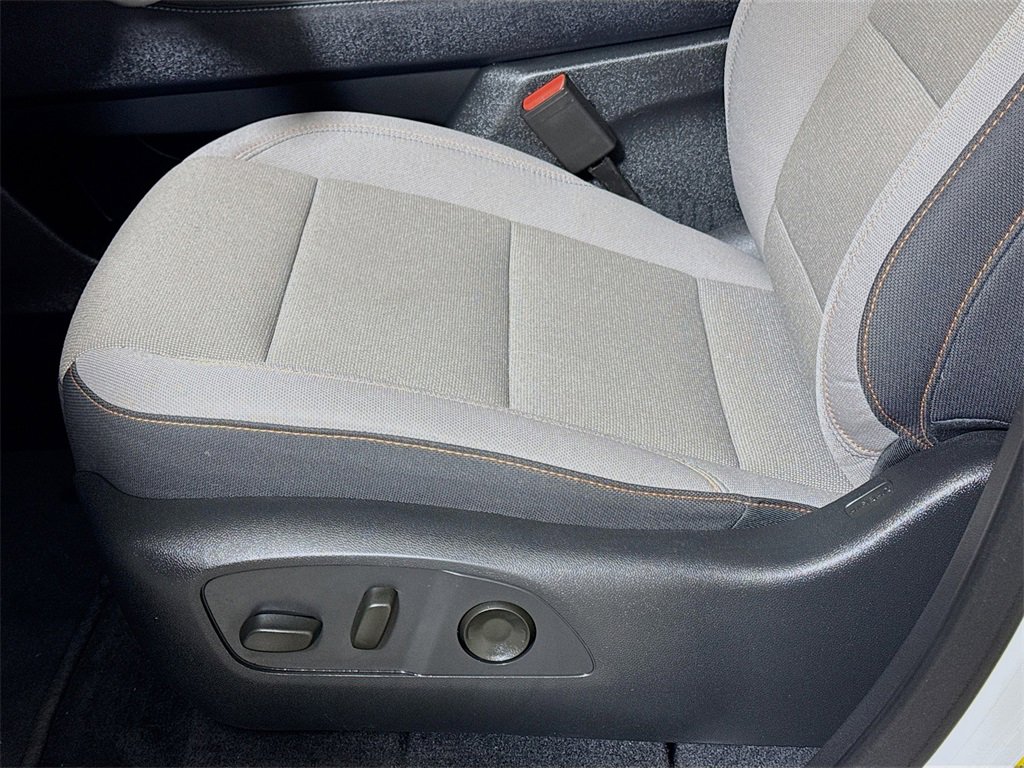 Certified 2025 Chevrolet Traverse LT image 17