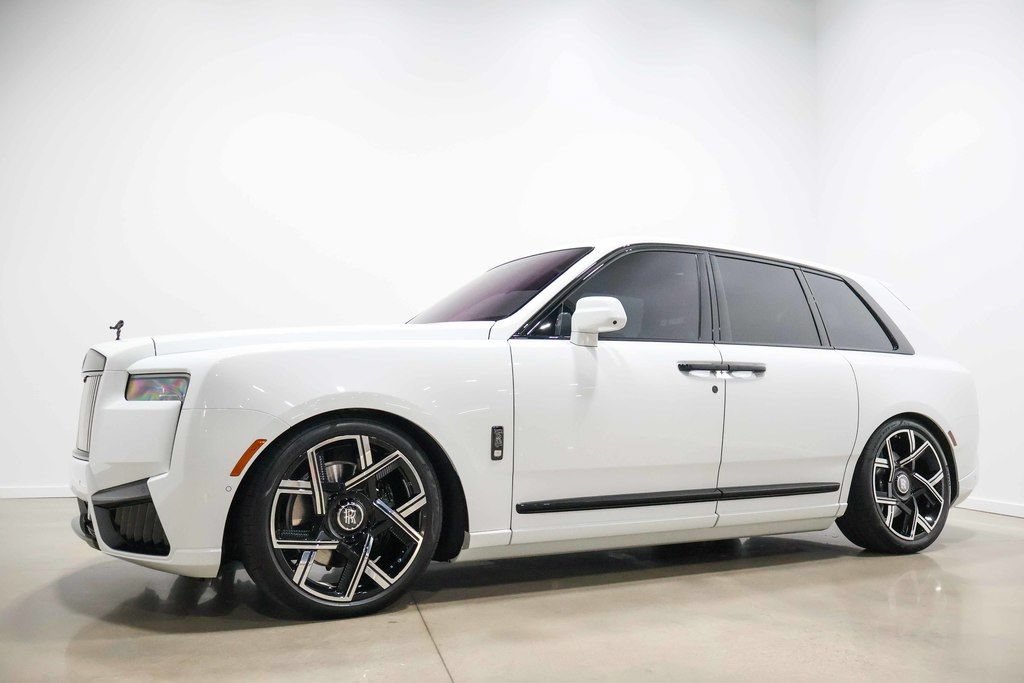 Used 2025 Rolls-Royce Cullinan Black Badge AWD/4WD image 11