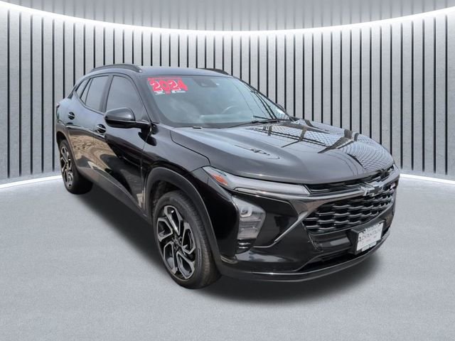 Used 2024 Chevrolet Trax RS w/ Driver Confidence Package FWD image 3