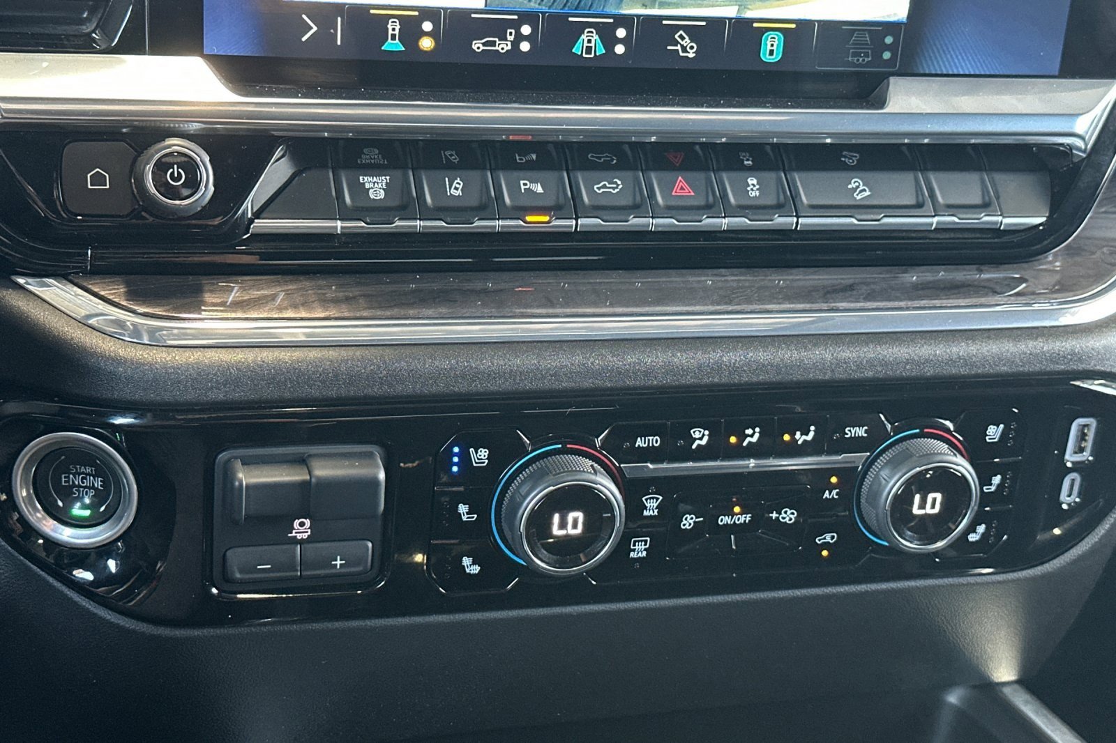 Used 2024 Chevrolet Silverado 2500 LTZ w/ LTZ Plus Package image 19