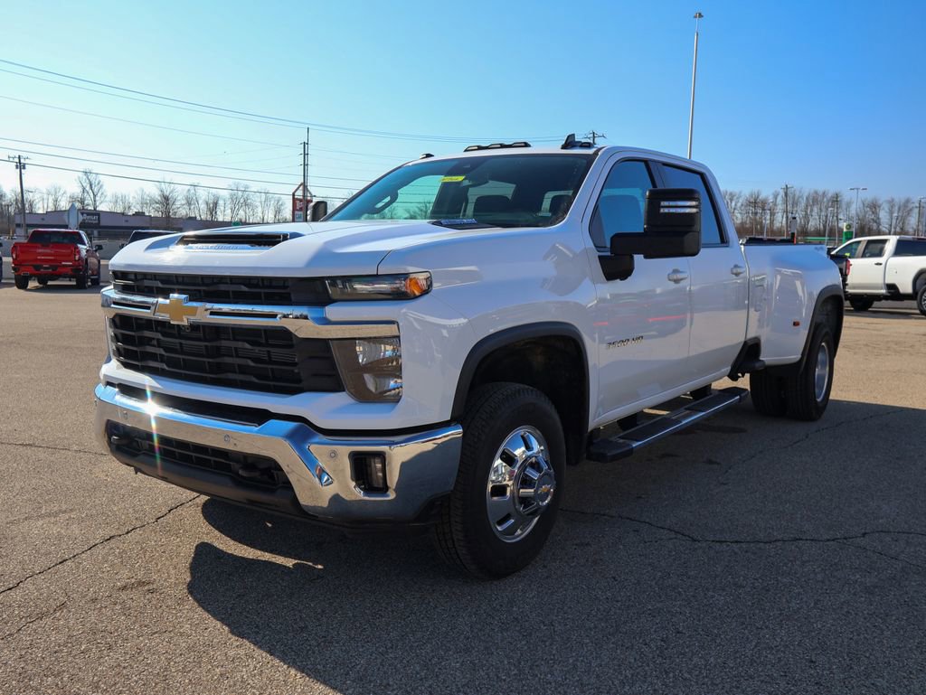 Certified 2025 Chevrolet Silverado 3500 LT w/ Safety Package image 25