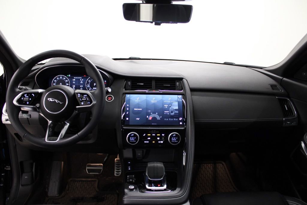 Used 2024 Jaguar E-PACE R-Dynamic SE image 32