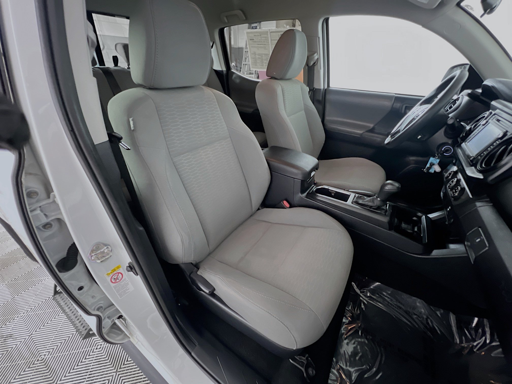 Used 2019 Toyota Tacoma SR w/ SR Convenience Package RWD image 29