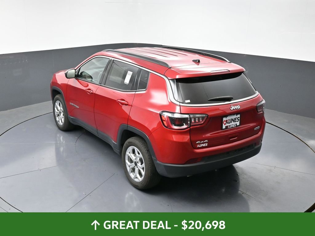 Used 2025 Jeep Compass Latitude image 53