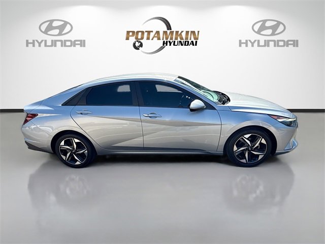Used 2023 Hyundai Elantra SEL w/ Convenience Package image 4