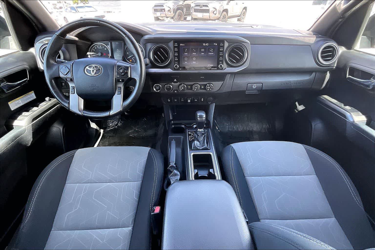 Used 2020 Toyota Tacoma TRD Off-Road w/ Technology Package AWD/4WD image 10
