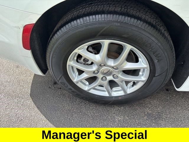 Used 2023 Chrysler Pacifica Touring FWD image 39