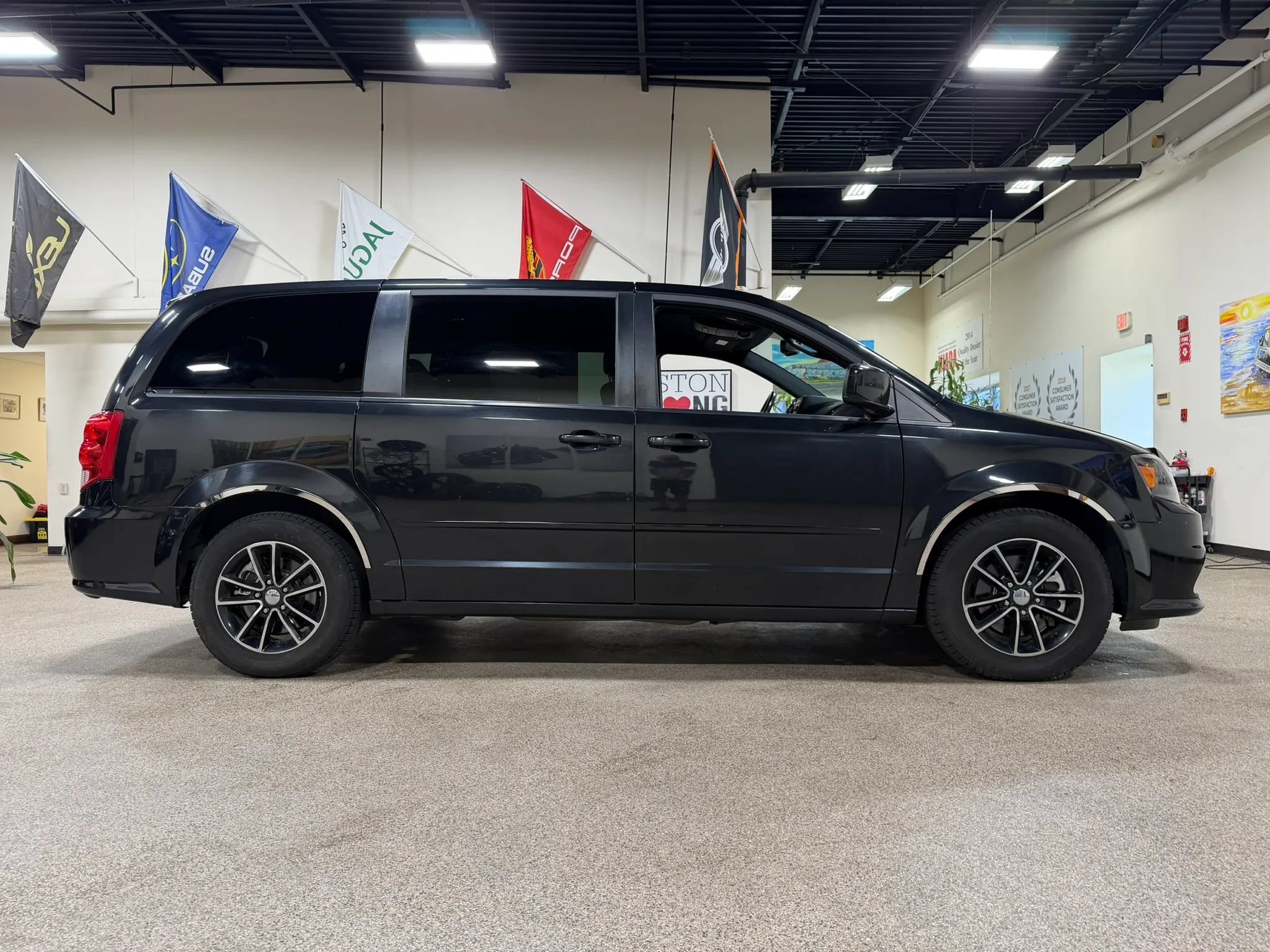 Used 2016 Dodge Grand Caravan SE FWD image 4