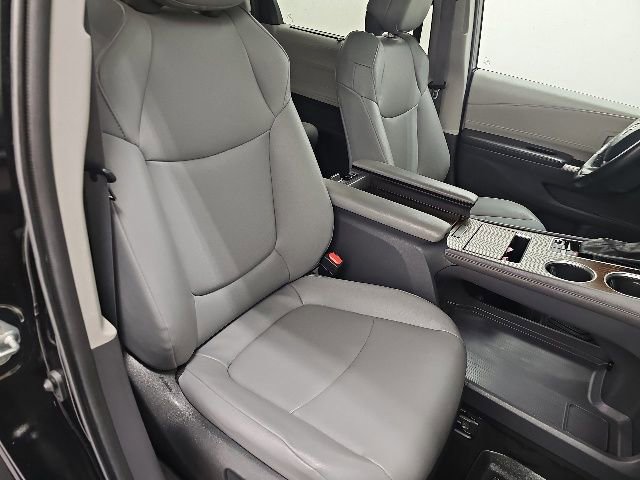 Certified 2023 Toyota Sienna XLE FWD image 39