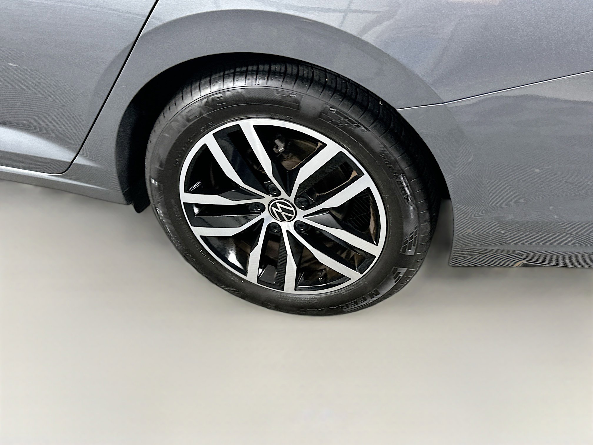 Used 2025 Volkswagen Jetta SE FWD image 11