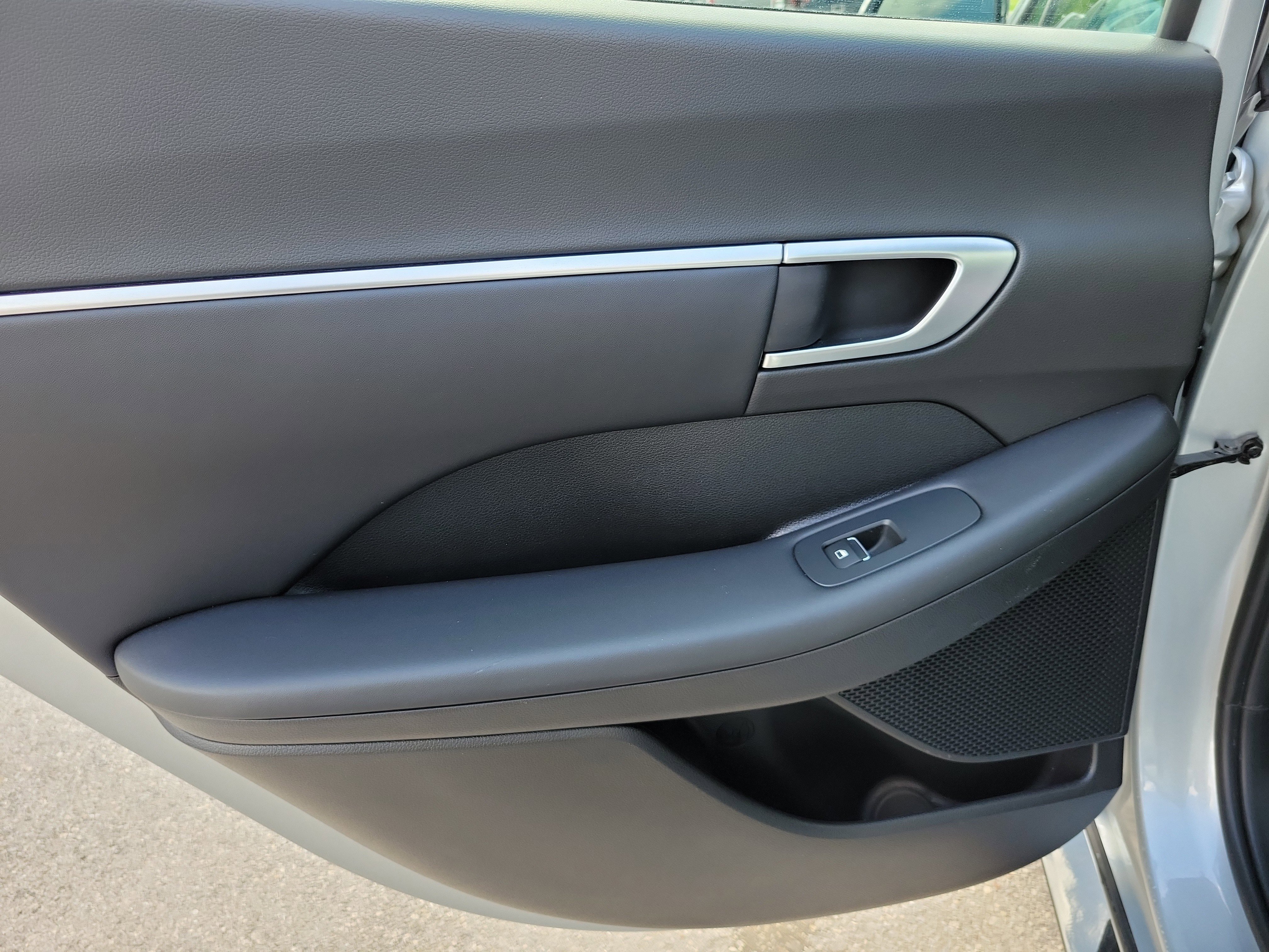 Used 2025 Hyundai Sonata SEL FWD image 28