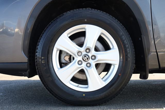 Used 2024 Toyota Highlander LE image 9