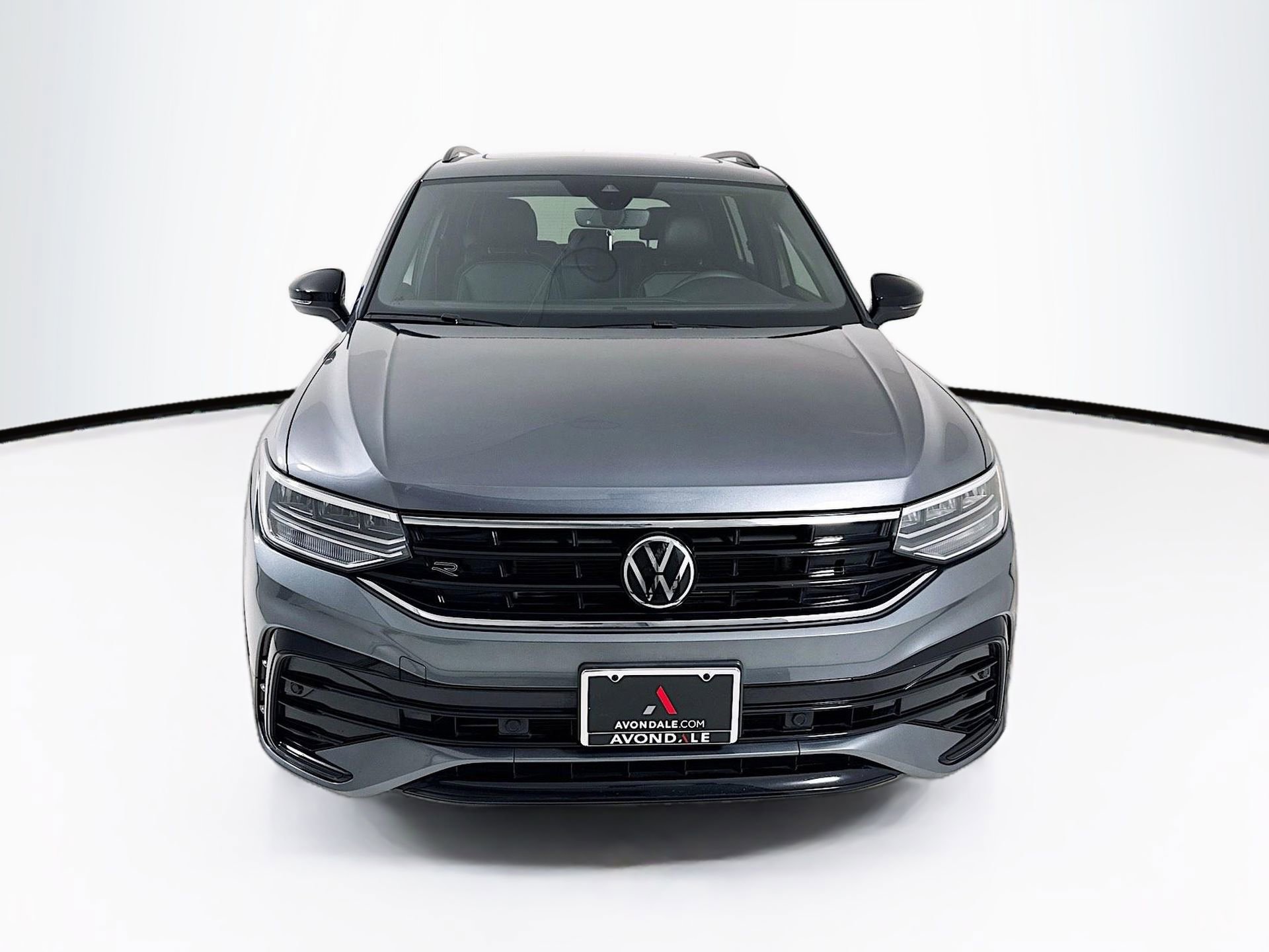 Used 2024 Volkswagen Tiguan SE R-Line w/ MDO Package, Three-Row FWD image 2