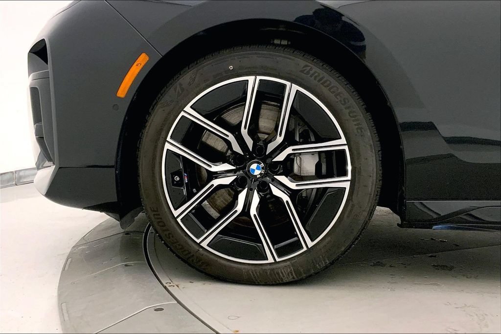 Certified 2023 BMW 760i xDrive w/ Executive Package AWD/4WD image 8