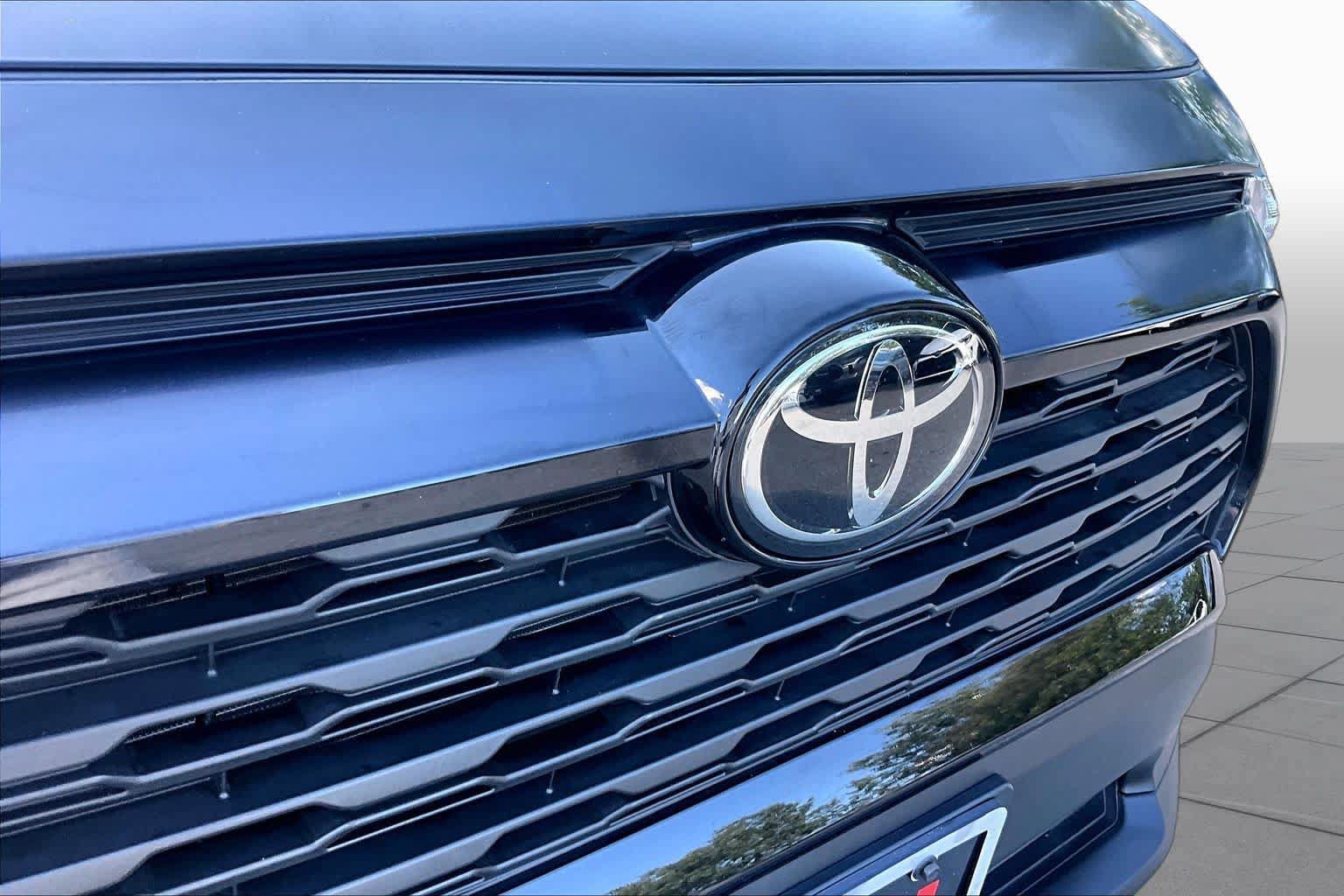 Used 2025 Toyota RAV4 XLE Premium w/ Weather Package AWD/4WD image 29