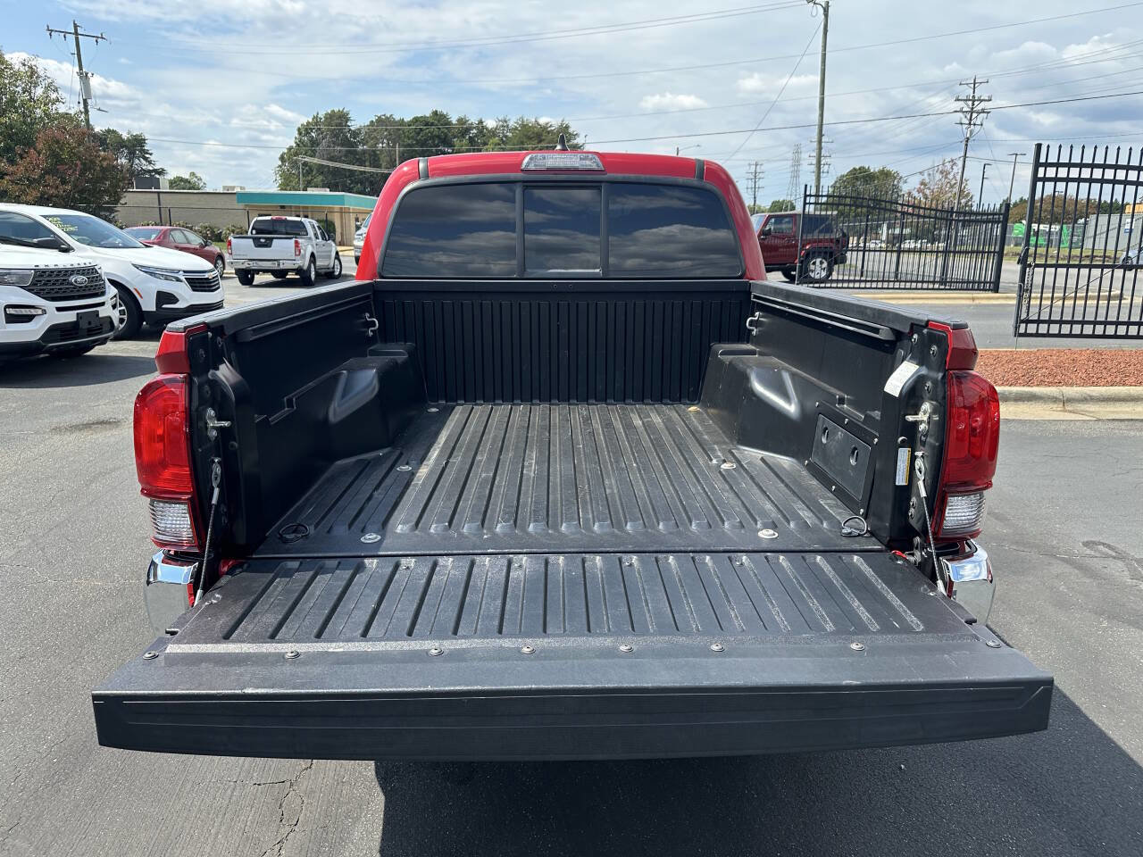 Used 2020 Toyota Tacoma SR5 image 9