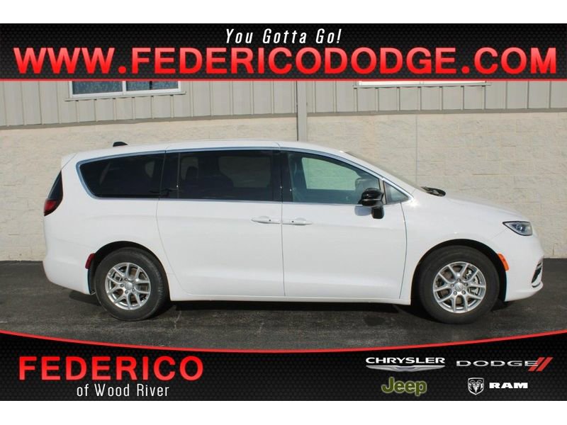 Used 2025 Chrysler Pacifica Select FWD image 1
