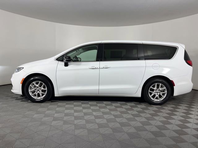Used 2024 Chrysler Pacifica Touring-L FWD image 6