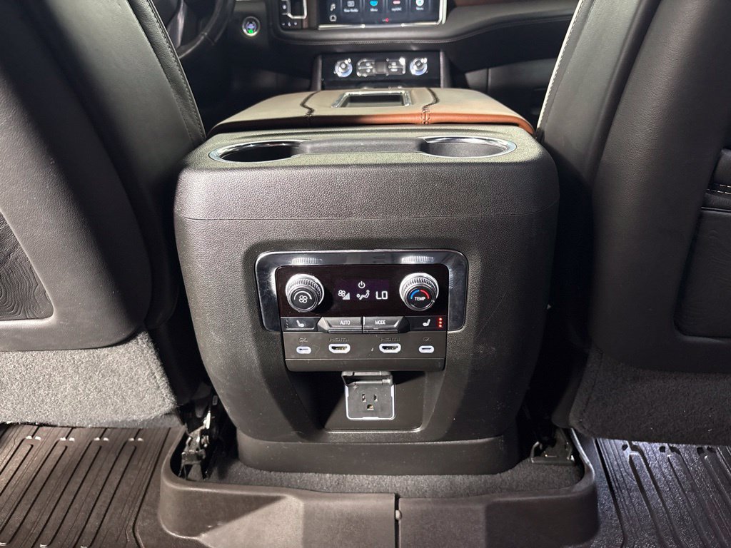 Used 2023 GMC Yukon Denali Ultimate AWD/4WD image 28