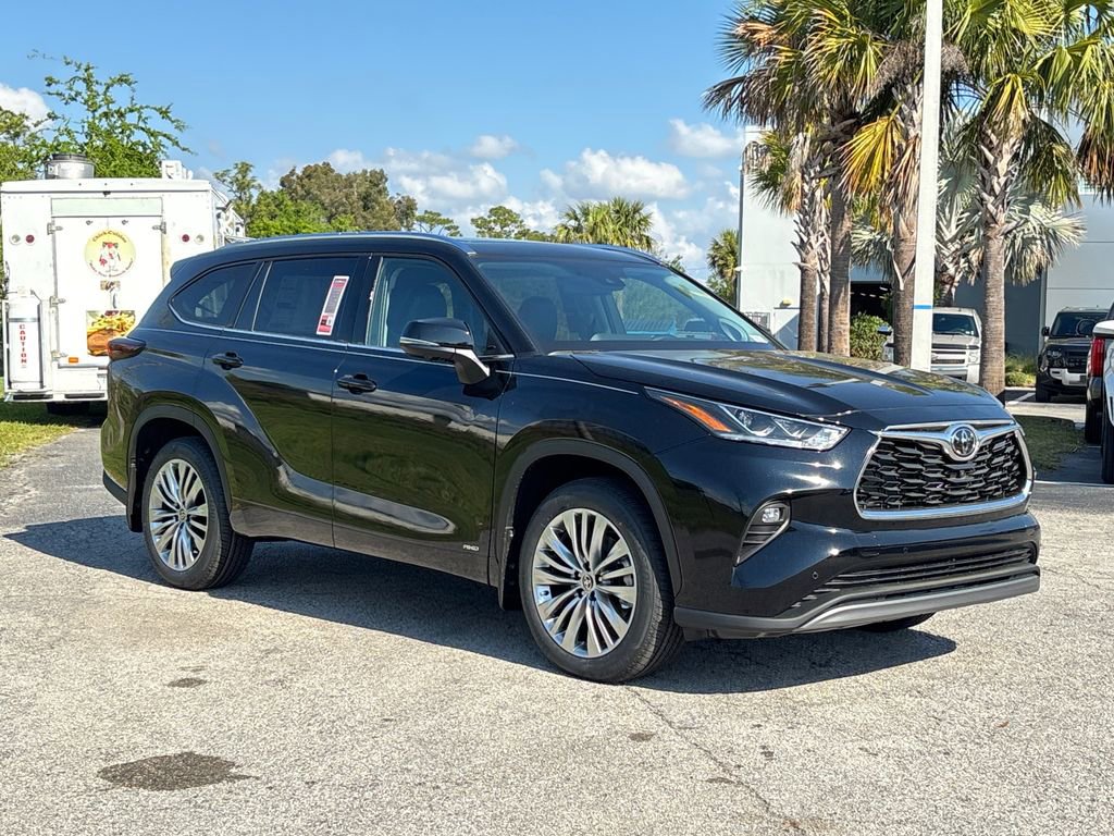 New 2026 Toyota Highlander Platinum image 3