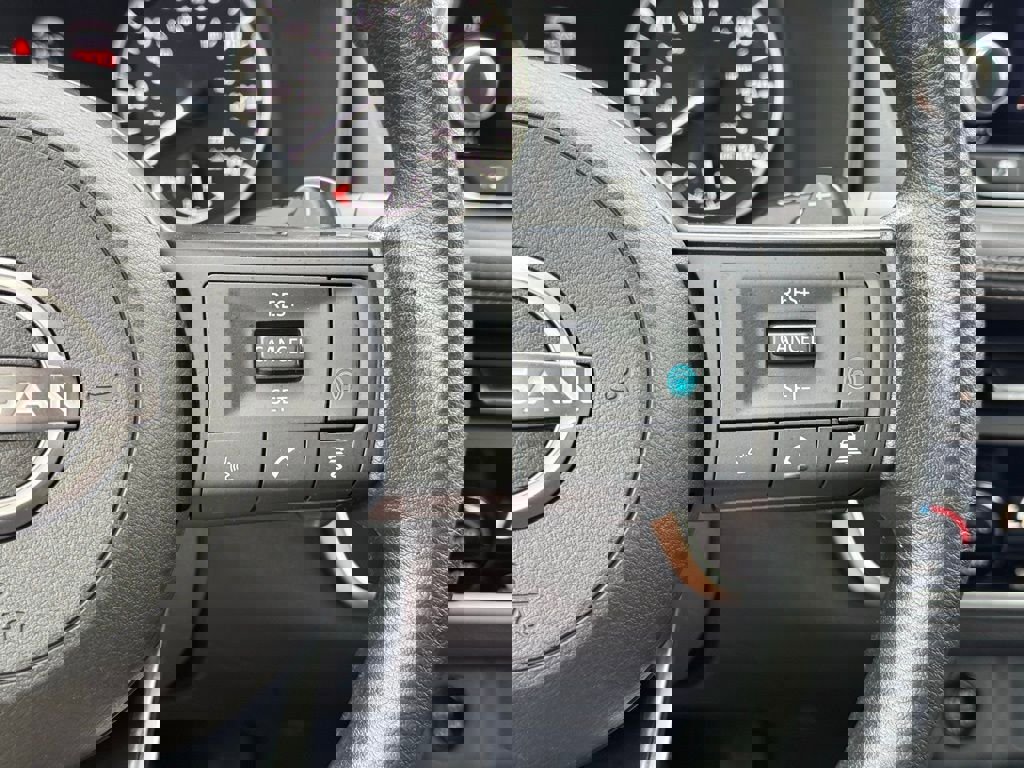 Used 2024 Nissan Rogue SV image 29