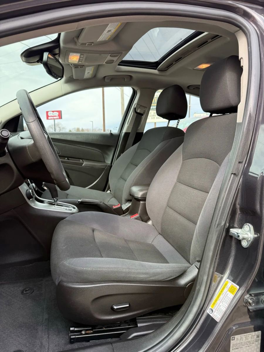 Used 2016 Chevrolet Cruze LT w/ Sun And Sound Package FWD image 10