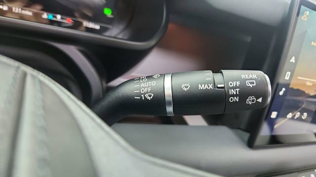 Used 2025 Land Rover Defender 110 X image 42