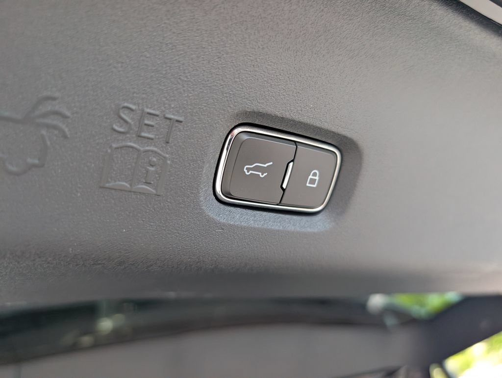 Used 2025 Ford Expedition Platinum w/ Platinum Ultimate Package AWD/4WD image 10