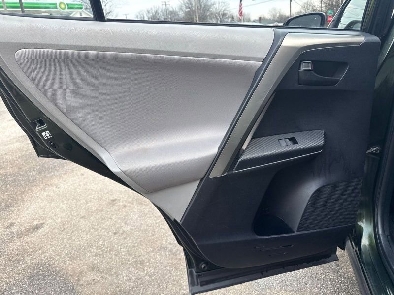 Used 2013 Toyota RAV4 LE image 10