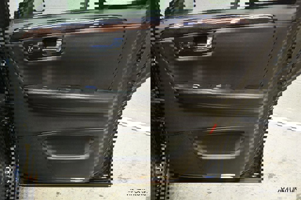 Used 2010 Cadillac DTS Premium w/ Driver Awareness Package image 10