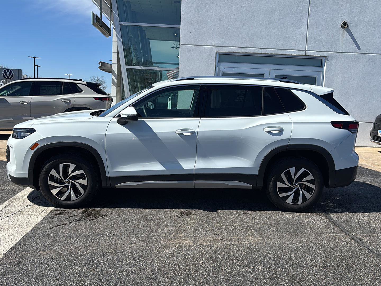 Used 2025 Volkswagen Tiguan S image 4