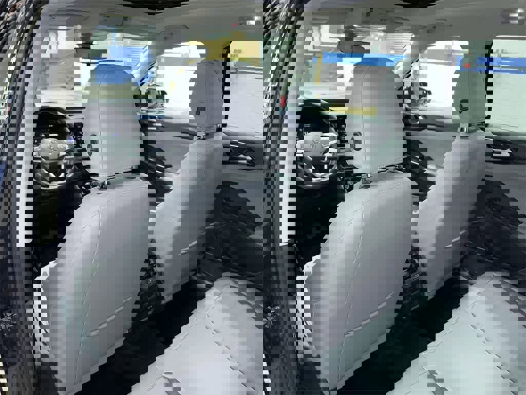 Used 2023 Volkswagen Taos SE w/ Panoramic Sunroof Package image 27