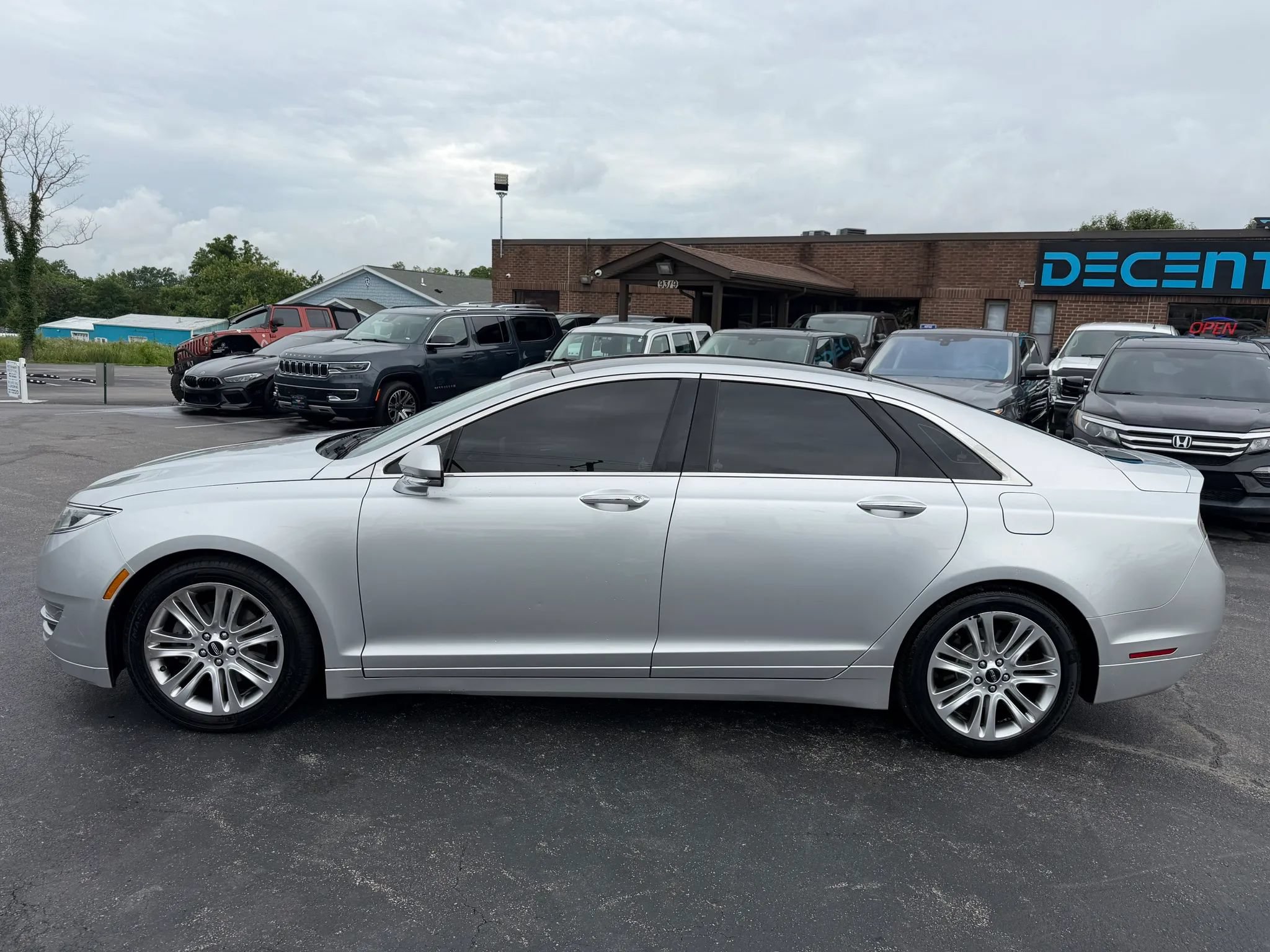Used 2016 Lincoln MKZ w/ Equipment Group 200A Select FWD image 6
