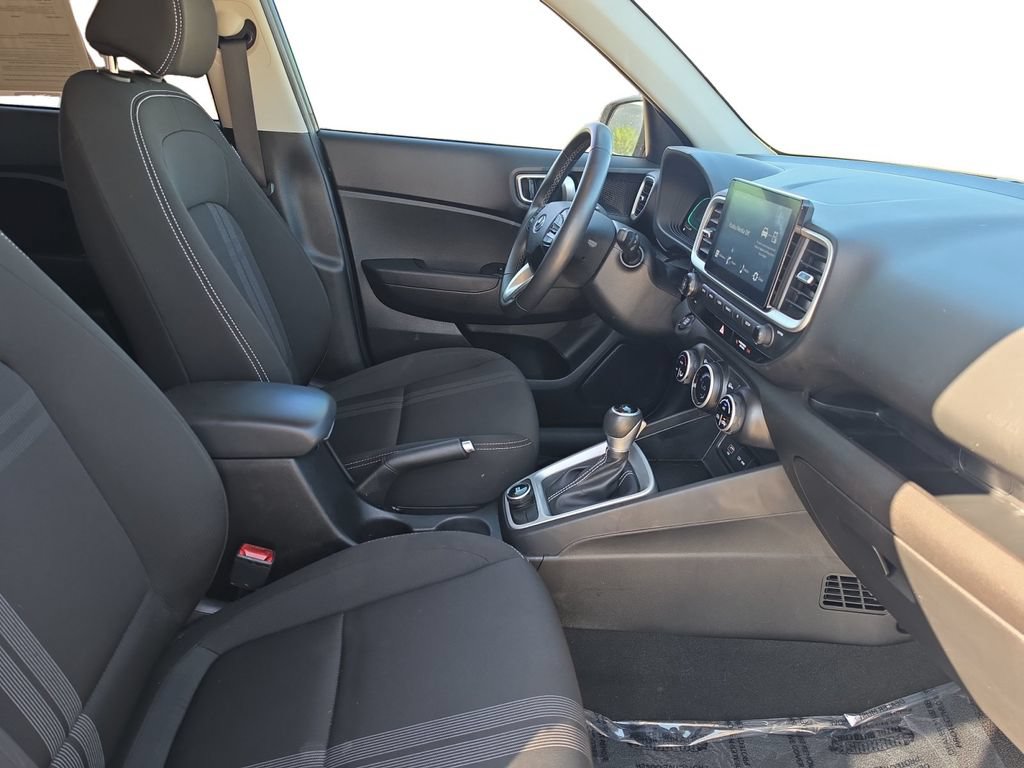 Used 2024 Hyundai Venue SEL FWD image 18