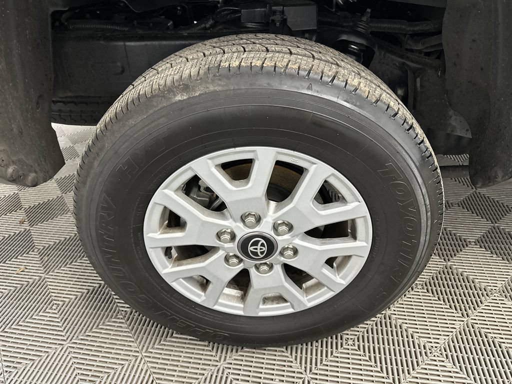 Used 2024 Toyota Tacoma SR5 AWD/4WD image 17