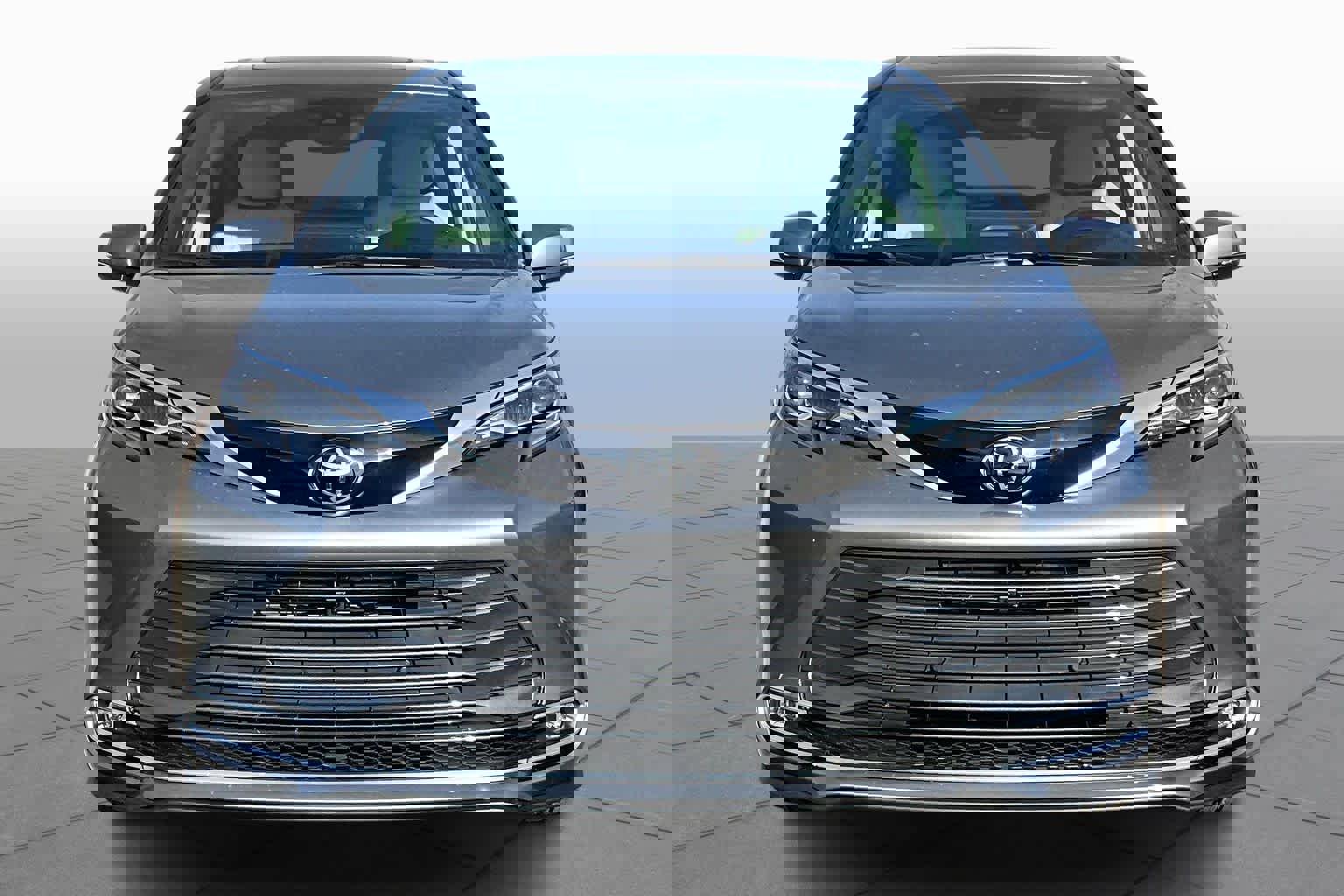 New 2026 Toyota Sienna Platinum image 3