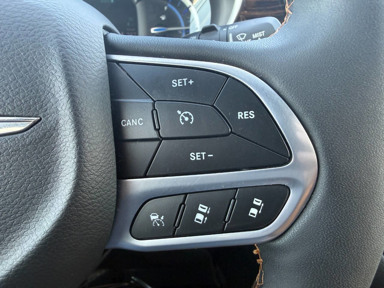 Used 2023 Chrysler Pacifica Pinnacle image 37