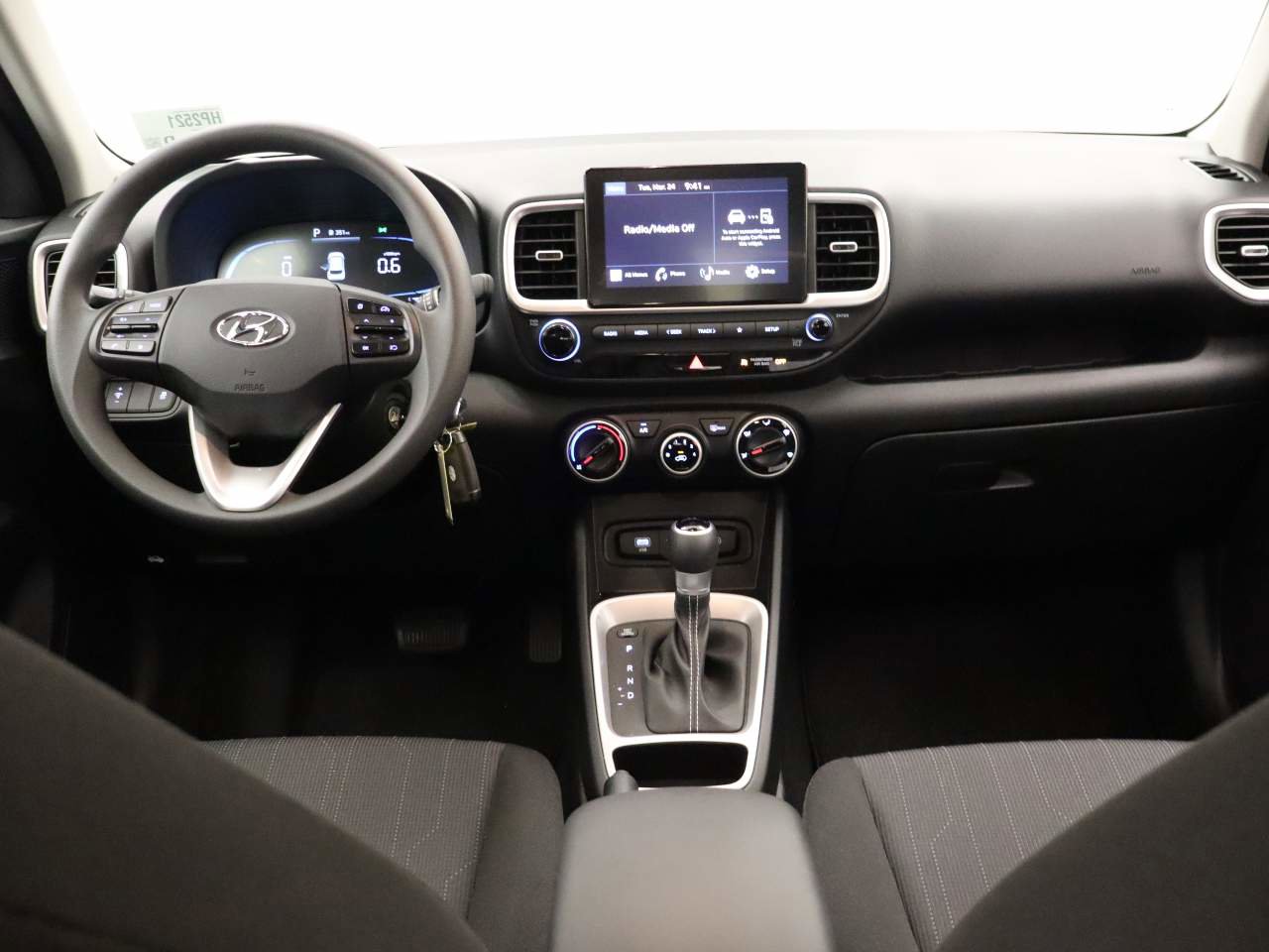Used 2025 Hyundai Venue SE image 13