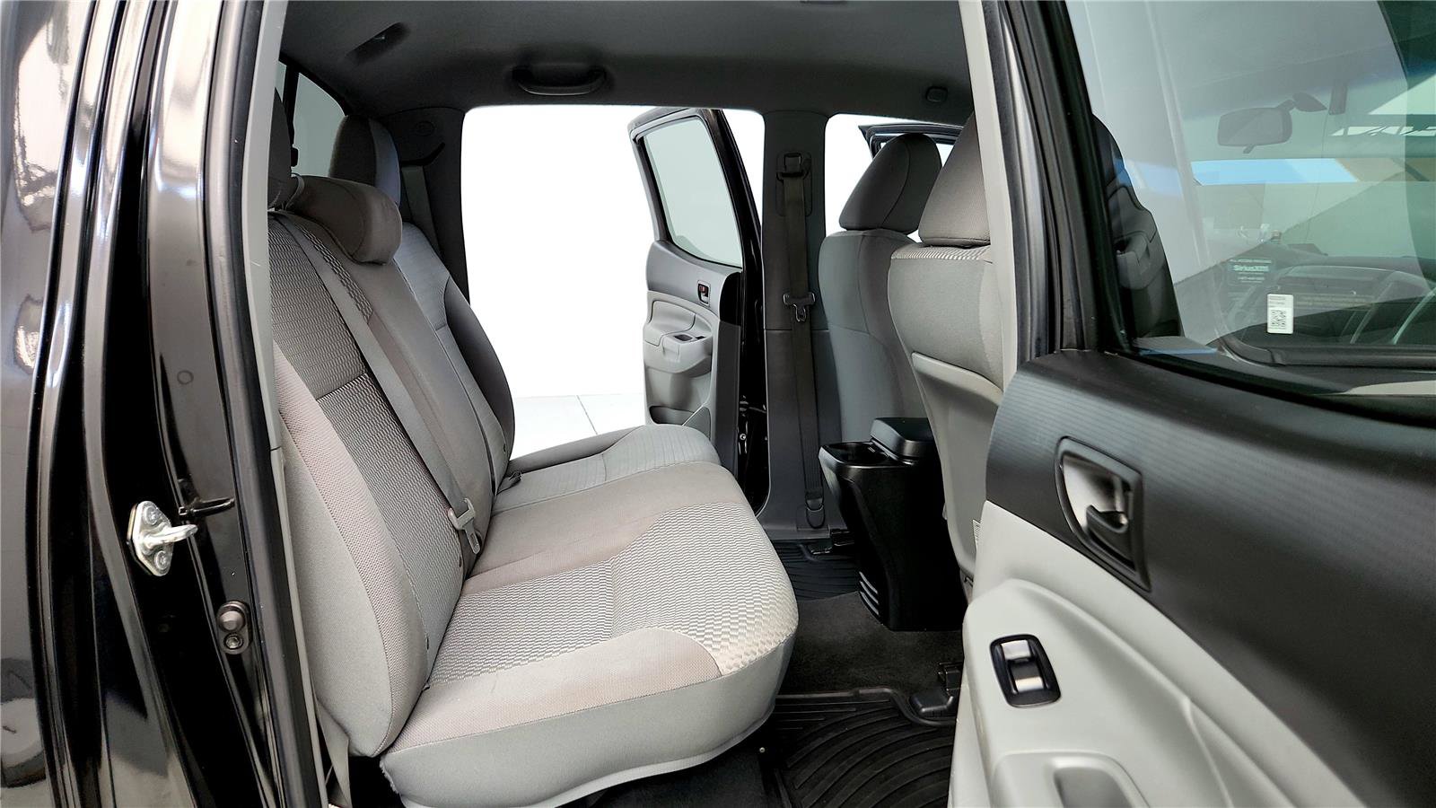 Used 2015 Toyota Tacoma 4x4 Double Cab image 30