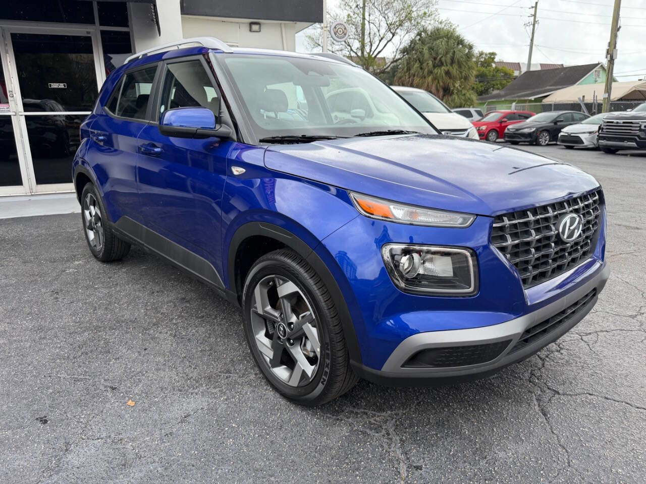 Used 2025 Hyundai Venue SEL FWD image 7
