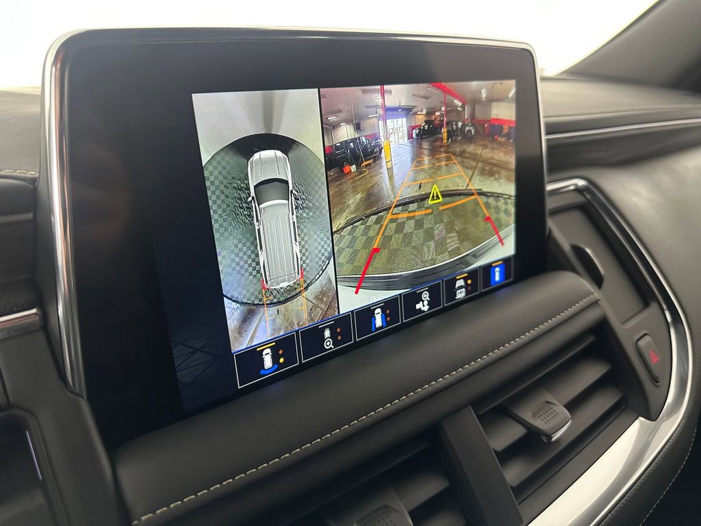 Used 2024 GMC Yukon SLT w/ SLT Luxury Package image 23