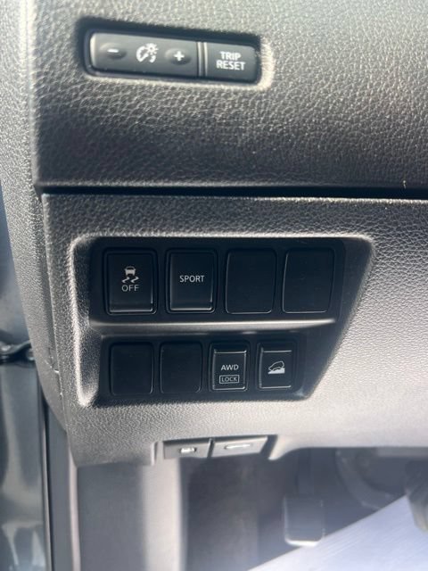 Used 2014 Nissan Rogue SV AWD/4WD image 25