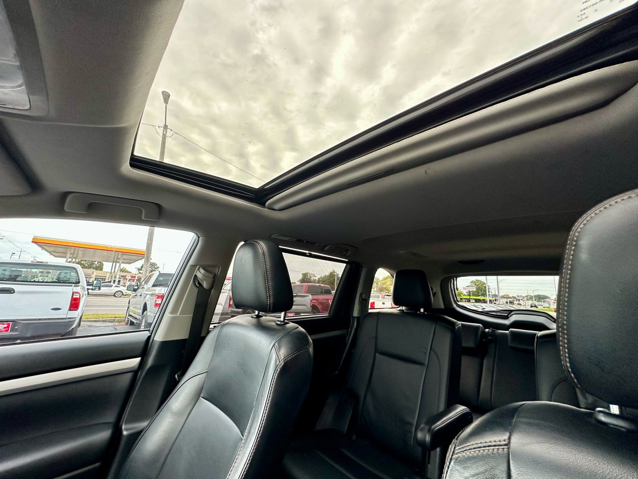 Used 2019 Toyota Highlander XLE image 30