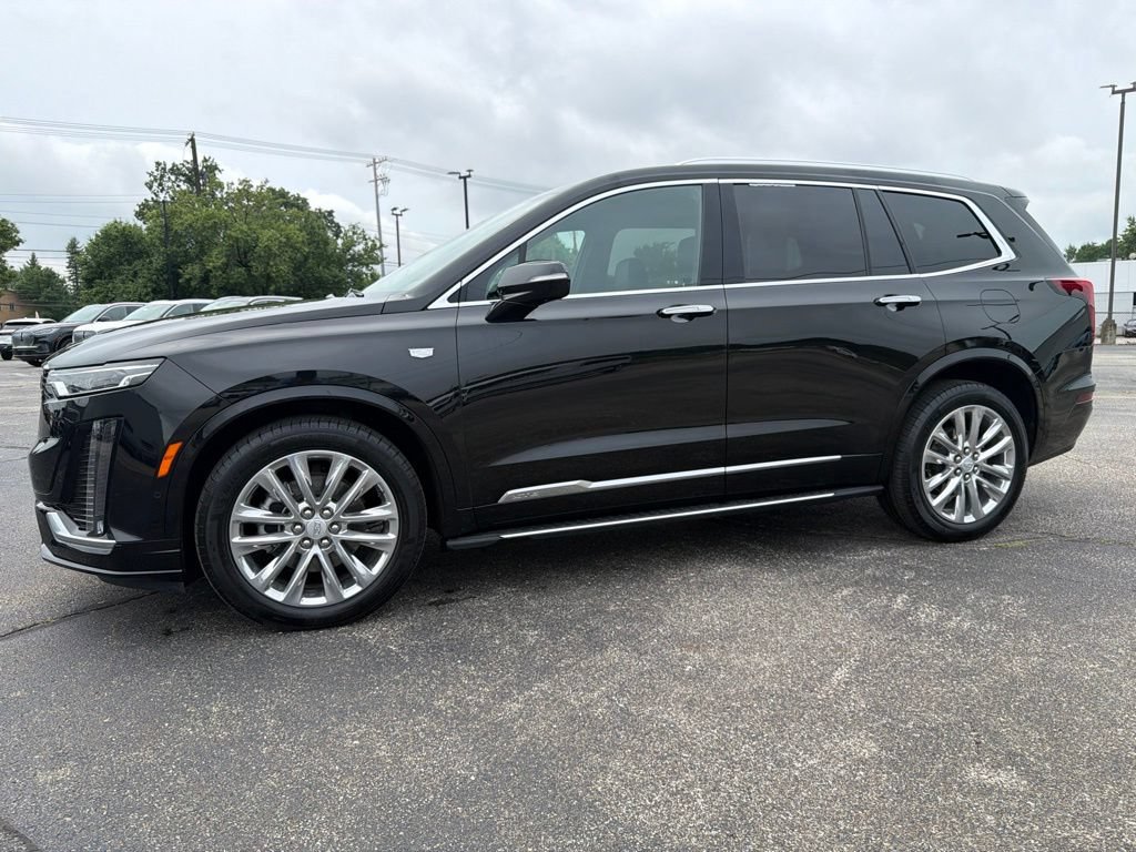 Used 2025 Cadillac XT6 Premium Luxury w/ Technology Package AWD/4WD image 4