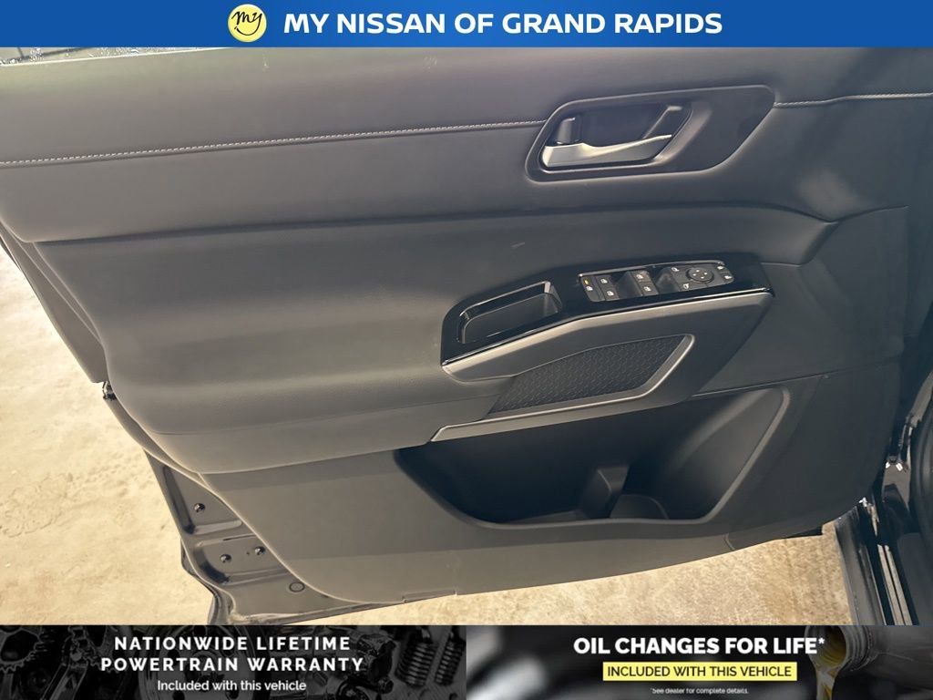 New 2026 Nissan Pathfinder SL image 12