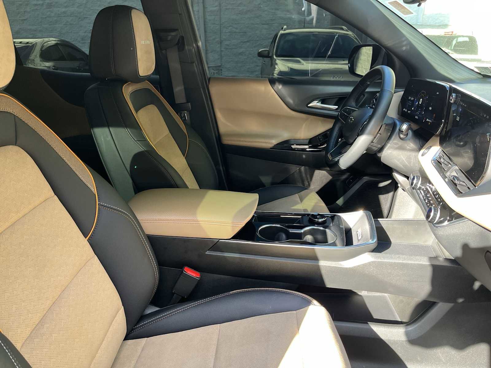 Certified 2025 Chevrolet Equinox ACTIV w/ Safety and Technology Package image 27