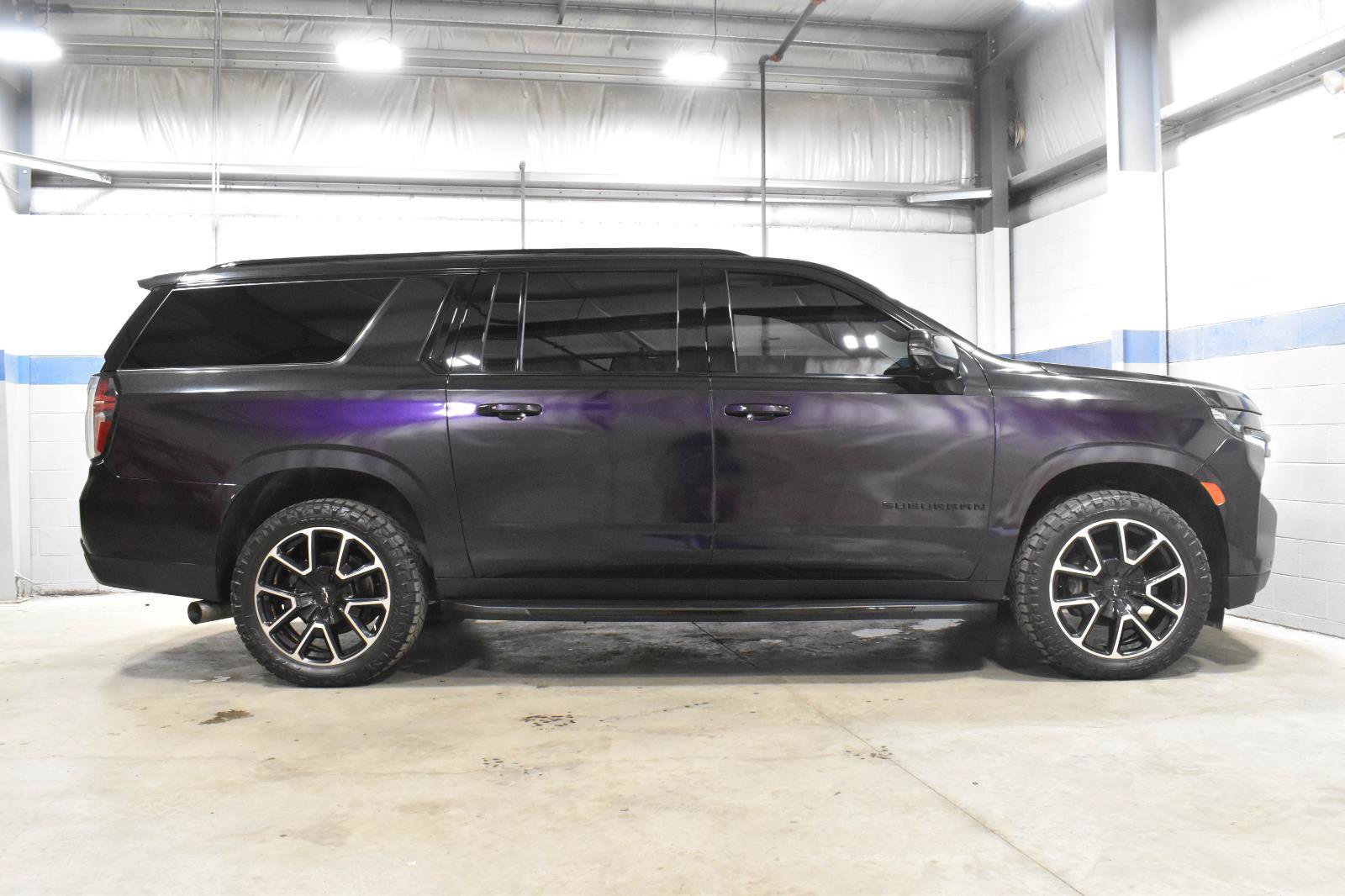 Used 2022 Chevrolet Suburban RST w/ Luxury Package AWD/4WD image 27