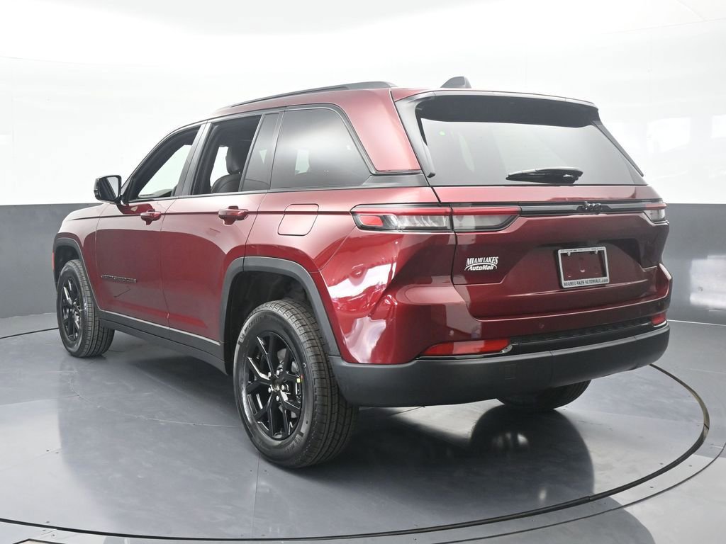 New 2025 Jeep Grand Cherokee Altitude image 4