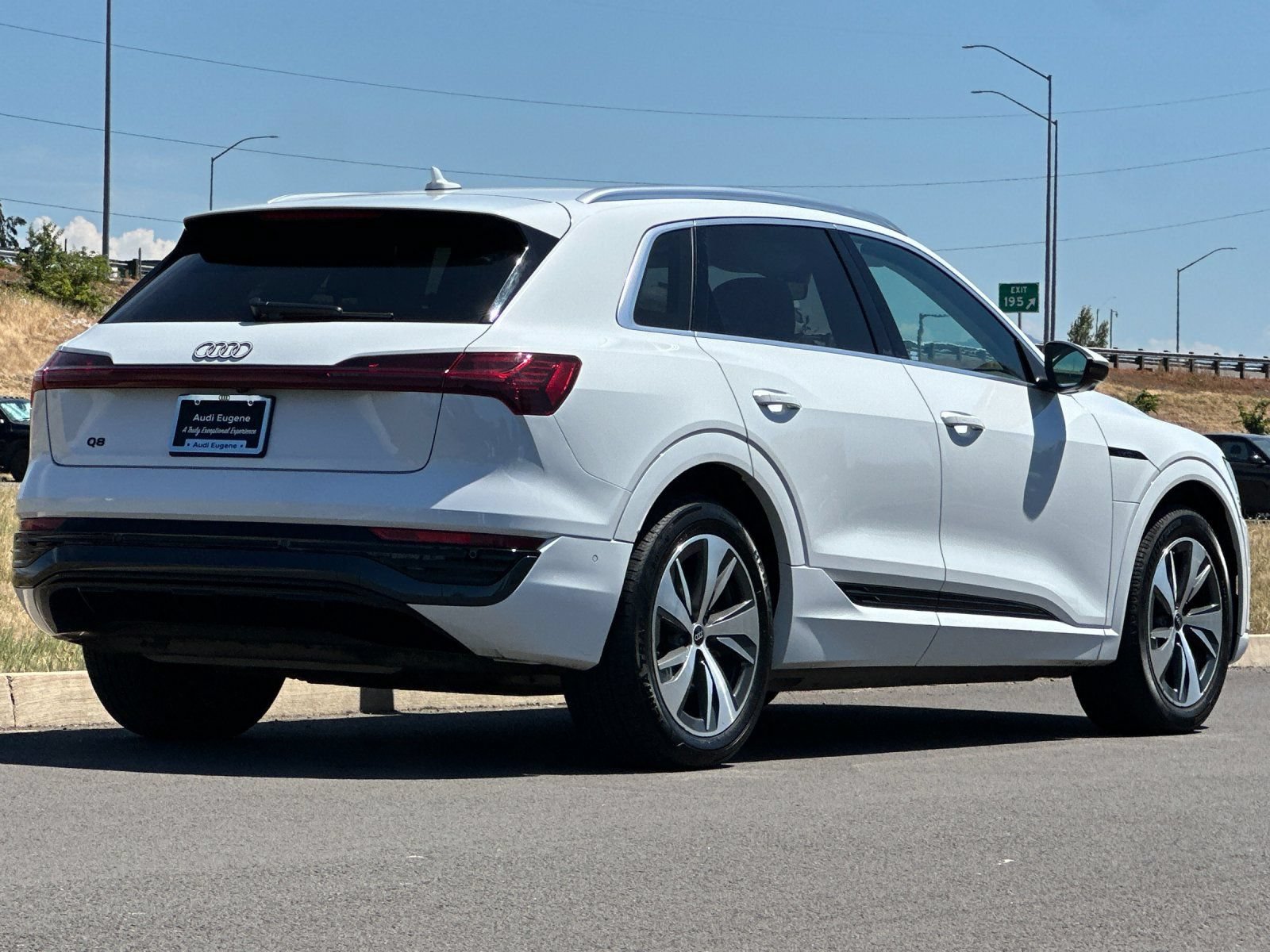 Used 2024 Audi Q8 e-tron Premium Plus w/ Premium Plus Package AWD/4WD image 3